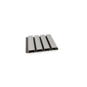 Riflaj WPC coextrudat canelat gri deschis pe fond negru, Dimensiune: 219x26mm, Lungime 3600mm